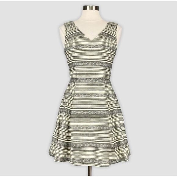 Red Saks Fifth Ave Sleeveless Tribal Print Fit & Flare Dress Back Cut Outs S/P - Picture 7 of 12